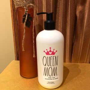 🍒3/30$.RAE DUNN "QUEEN MOM" HAND SOAP
